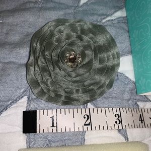 Stella & Dot Sasha Flower Brooch - Silver - BR1000S - NiB 2010